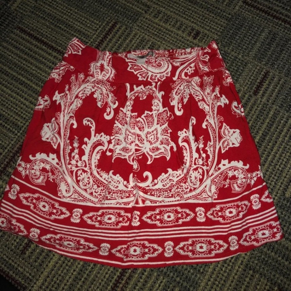 Patterned mini skirt